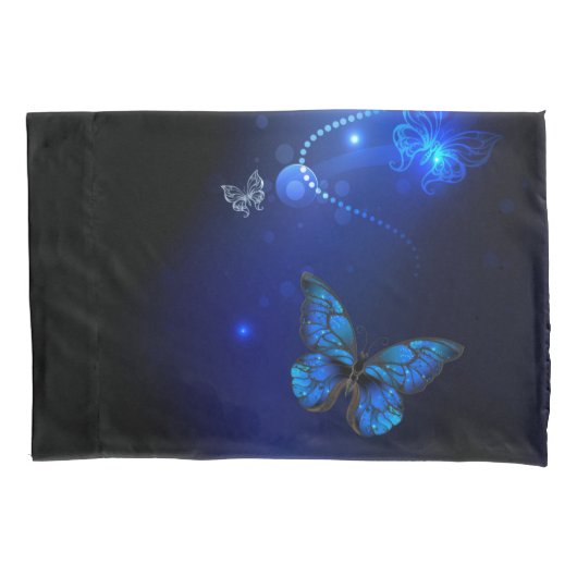 Morpho Vlinder op Donkere Achtergrond Kussensloop (Voorkant)