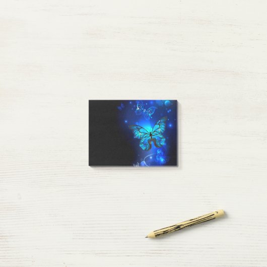 Morpho Vlinder op Donkere Achtergrond Post-it® Notes (Op bureau)