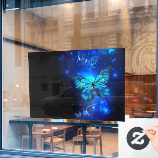 Morpho Vlinder op Donkere Achtergrond Raamsticker (Cafe Raam)