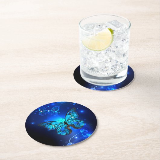 Morpho Vlinder op Donkere Achtergrond Ronde Kartonnen Onderzetter (Insitu)