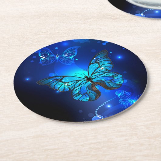 Morpho Vlinder op Donkere Achtergrond Ronde Kartonnen Onderzetter (Gebogen)