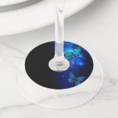 Morpho Vlinder op Donkere Achtergrond Wijnglaslabel (Dichtbij)