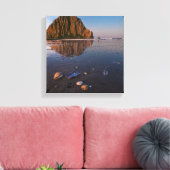 Morro Rock reflecterend in natte zand Canvas Afdruk (Insitu (Woonkamer))
