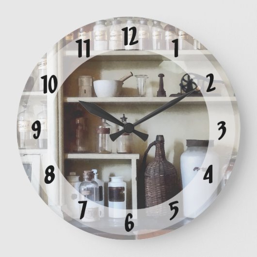 Mortar en Pestle en flessen op planken Grote Klok (Voorkant)