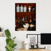 Mortar en Pestle in Drug Store Poster (Thuiskantoor)