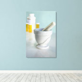 Mortar en pestle, pil flessen op achtergrond canvas afdruk (Insitu (Houten vloer))