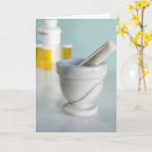 Mortar en Pestle, pil flessen op achtergrond Kaart (Gele Bloem)