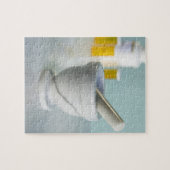 Mortar en pestle, pil flessen op achtergrond legpuzzel (Horizontaal)