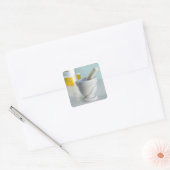 Mortar en pestle, pil flessen op achtergrond vierkante sticker (Envelop)