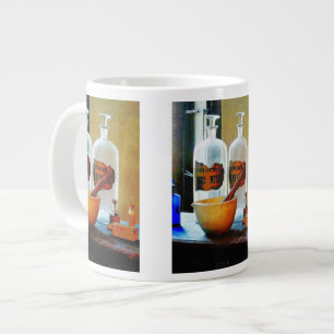 Mortar en stamper met flessen grote koffiekop