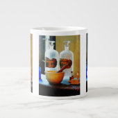 Mortar en stamper met flessen grote koffiekop (Voorkant)