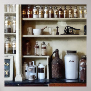 Mortar, Pestle en Flessen op schalen Poster