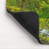 Mosachtige rotsen en bomen omzomen Eagle Creek Muismat (Hoek)