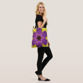 Mosaic Mandala Paars en geel Tote Bag (Op model)