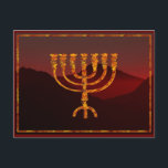 Moshe's Menorah Briefkaart<br><div class="desc">In de Torah Moshe Rabbenu wordt gezegd: "Je zult een Menorah van zuiver goud maken, geslagen, de Menorah wordt gemaakt, zijn basis, zijn tak, zijn goblets, zijn knoppen, en zijn bloemen zullen er vanaf worden gehammerd, " [Shmot 25:31] en later, "Zie, en bouw, volgens hun vorm die je op de...</div>