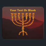 Moshe's Menorah Deurbordjes<br><div class="desc">Een afbeelding van de zeven vertakte menora (kandelaar) gemaakt door de Israëlieten na de Exodus uit Egypte. Aanpassen door uw eigen tekst toe te voegen. In de Thora wordt Moshe Rabbenu verteld: "Gij zult een Menora maken van zuiver goud, uitgeslagen, zal de Menora worden gemaakt, zijn basis, zijn tak, zijn...</div>