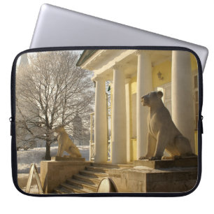 Moskou. Winter. leeuwsculptuur. Laptop Sleeve
