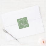 Moss Green Peacock Flourish Wedding Dank je Vierkante Sticker<br><div class="desc">Verzegel uw dankbetuigingen met deze elegante Moss Green Peacock Flourish bruiloft,  dank u sticker. Het ontwerp van de sticker is voorzien van een elegante pauw die is aangepast aan de bloei. Extra trouwbenodigdheden,  trouwbenodigdheden en feestelijke gunsten die ook bij dit ontwerp beschikbaar zijn.</div>