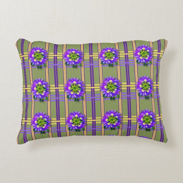 Moss Green with Purple Flowers Accent Pillow Kussen (Voorkant)