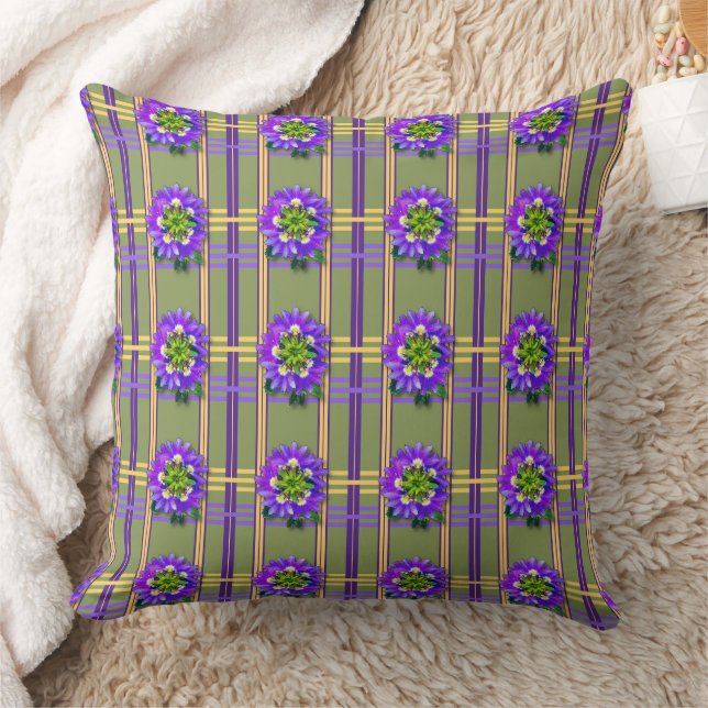 Moss Green with Purple Flowers Throw Pillow Kussen (Deken)