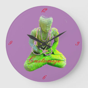 Mossy Green Buddha Meditating Thunder_Cove Grote Klok