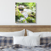 Mossy Mountain Stream – Pristine Forest River Canv Canvas Afdruk (Insitu (Slaapkamer))