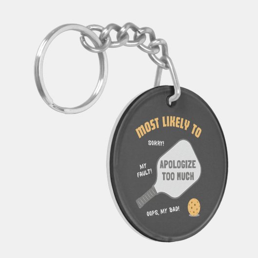 Most Likely To Apologize Too Much Cute Pickleball Sleutelhanger (Voorkant Links)