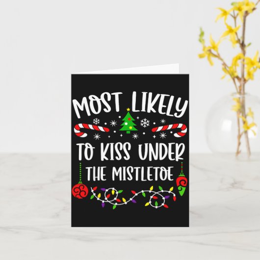 Most Likely To Kiss Under Mistletoe Funny Family C Kaart (Gele Bloem)