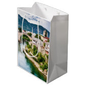 Mostar Bosnië en Herzegovina Medium Cadeauzakje (Achterkant Gekanteld)