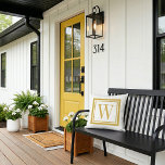 Mosterd en Wit Klassiek Vierkant Monogram Buitenkussen<br><div class="desc">Ontwerp uw eigen douane gooit kussen in om het even welke kleurencombinatie om met uw huisdecor in om het even welke ruimte perfect te coördineren! Gebruik de ontwerphulpmiddelen om de achtergrondkleur en de vierkante grenskleur te veranderen, of voeg uw eigen tekst toe om een naam, een monogram initiaal of een...</div>