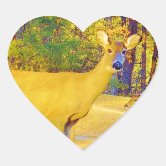 Mosterd gekleurd deer met lichtblauw hart sticker (Voorkant)