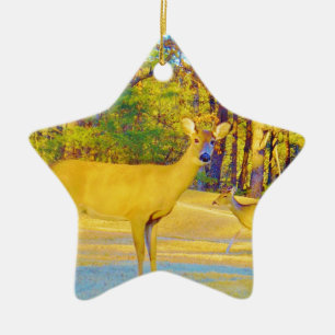 Mosterd gekleurd deer met lichtblauw keramisch ornament