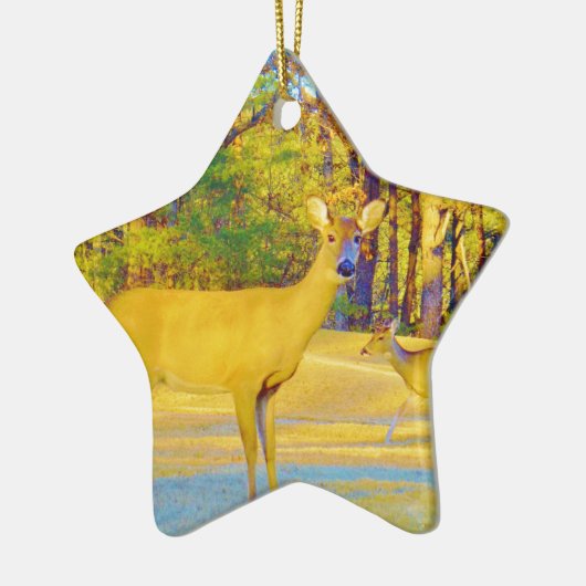 Mosterd gekleurd deer met lichtblauw keramisch ornament (Links)
