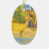 Mosterd gekleurd deer met lichtblauw keramisch ornament (Links)