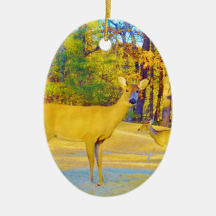 Mosterd gekleurd deer met lichtblauw keramisch ornament
