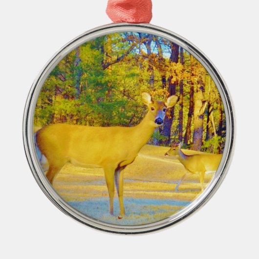 Mosterd gekleurd deer met lichtblauw metalen ornament (Voorkant)