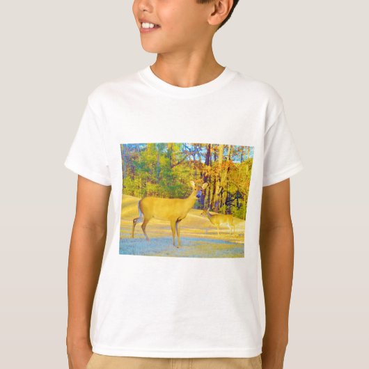 Mosterd gekleurd deer met lichtblauw t-shirt (Voorkant)
