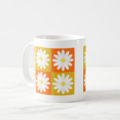 Mosterdgeel Sinaasappel Daisy Retro Checkerboard Koffiemok (Voorkant links)
