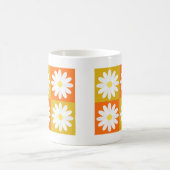 Mosterdgeel Sinaasappel Daisy Retro Checkerboard Koffiemok (Center)