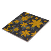 Mosterdgele bloemen op donkergrijs en wijnstokken tegeltje (Zijkant)