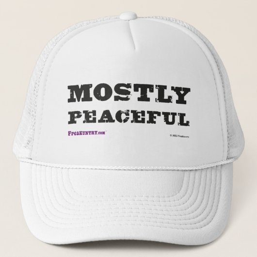 "MOSTLY Peaceful Trucker Hat" Trucker Pet (Voorkant)