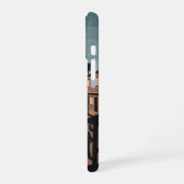 Motel at Dusk iPhone 16 Hoesje (Linkerkant)