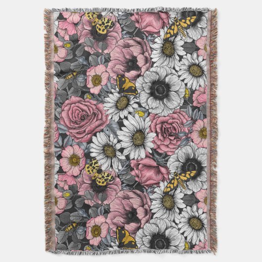 Moten op bloem mengen in roze en grijs deken (Voorkant Verticaal)