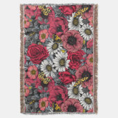 Moten op bloemenmix in rood en grijs deken (Voorkant Verticaal)