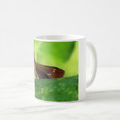 Moth on Leaf 2 Koffiemok (Voorkant rechts)