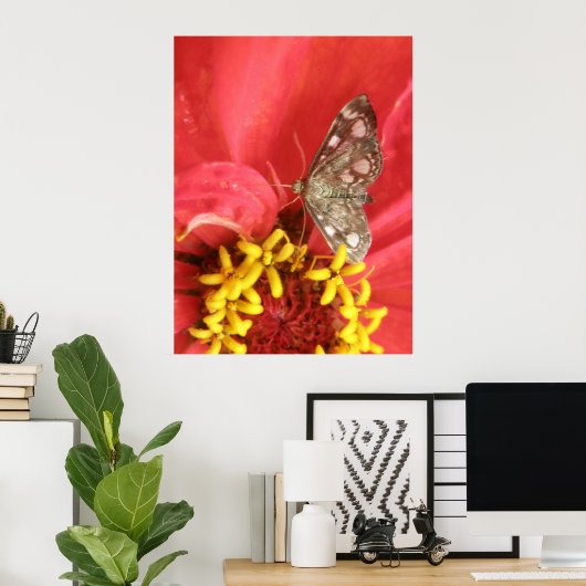  Moth on Red Flower Print (Thuiskantoor)