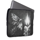 Moth to the Flame — door BurnsInHell Laptop Sleeve (Voorkant Rechts)