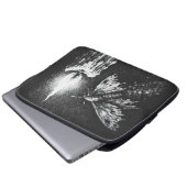 Moth to the Flame — door BurnsInHell Laptop Sleeve (Voorkant onderkant)