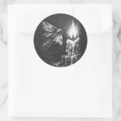 Moth to the Flame — door BurnsInHell Ronde Sticker (Tas)