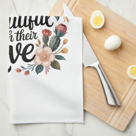 Mothers Make Life Beautiful With Their Love Theedoek (Quarter Fold)